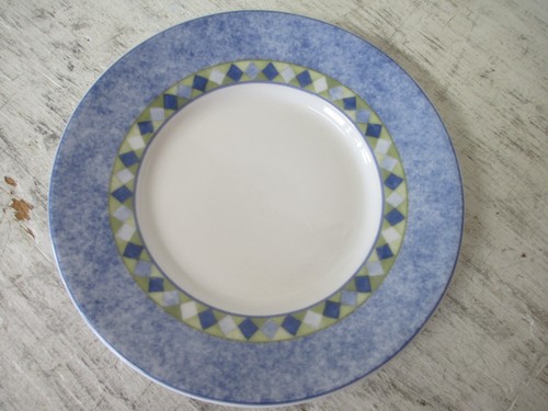 Set of 4 Royal Doulton England CARMINA Coffee Saucers 6-1/4” - MINT COND. - Picture 2 of 4