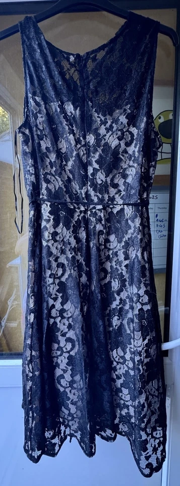Vestido de festa de renda preto tamanho 22. LEIA A DESCRIÇÃO - Imagem 4 de 4