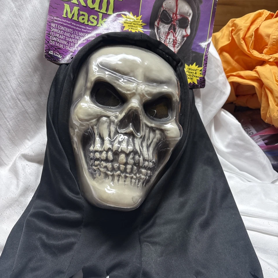 Máscara de Halloween Calavera Sangrante Dos Capas Falso Flujo de Sangre hacia abajo Cara Efecto de Miedo Foto 4 de 4