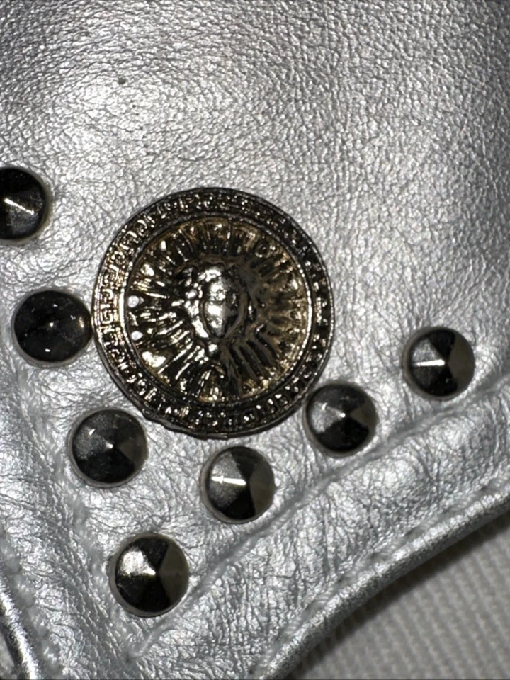 Chaqueta de Moto Cache Vintage Off White Plateada Tachonada Cuero Cabeza de León Talla M Foto 3 de 4