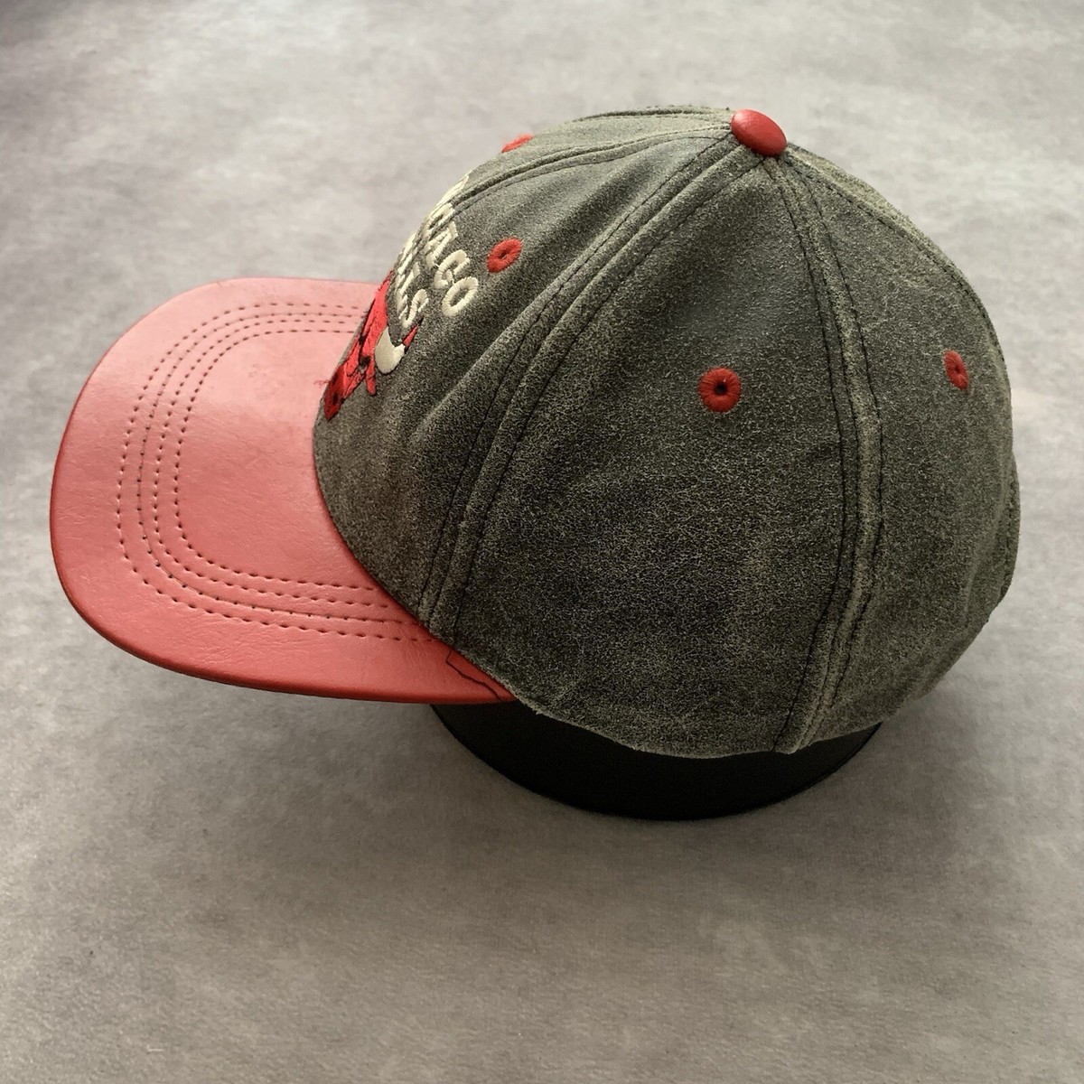 Vintage 90s Jeff Hamilton Leather Chicago Bulls Snapback Hat USA
