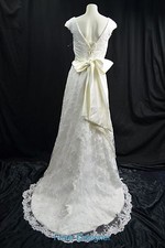 LACE Wedding gown bead V neck bow bridal train dress Victorian Ivory 8 NEW VTG