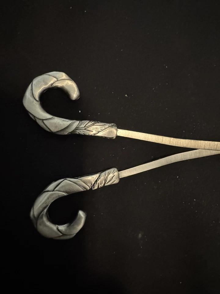 Cortador de mecha de velas con diseño de pétalos de flores de estaño ornamentado Foto 3 de 3