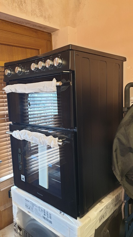 Hisense HDE3211BIBUK 60cm Free Standing Electric Cooker with Induction