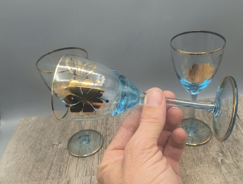 Vintage Set Of 3 Romanian Aperitif Teal Wine Glasses, 24kt Rim And Flower Design - Picture 3 of 12