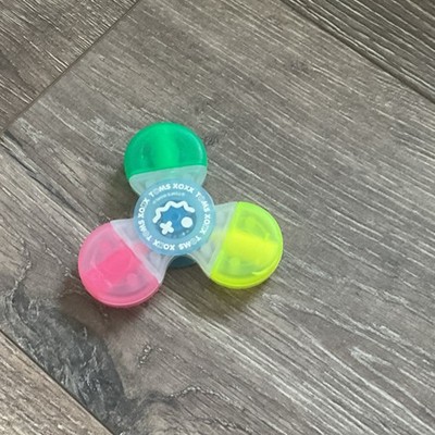 XOX Three-Color Tactile Sensory spinner with 3 different colors highlighters. 