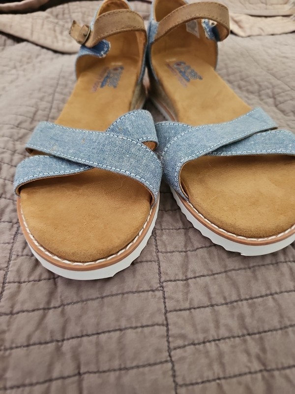 BOBS from Skechers Desert Kiss Party Crashers Espadrille Blue Sandals Sz W 9.5