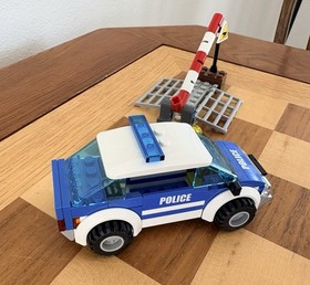 LEGO City Police Patrol Car 4436 w/instructions & minifigures. Please read.