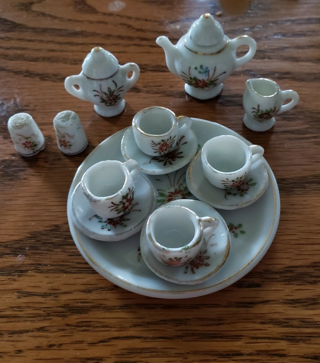 VINTAGE LOT OF 20 MINIATURE PORCELAIN TOY TEA SET DISHES -PICO
