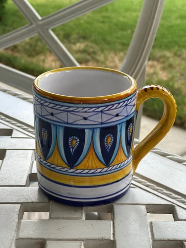 handpainted Deruta mug signed