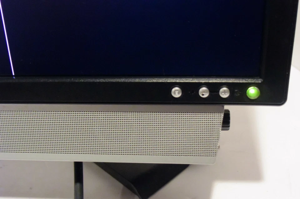 Dell E197FP 19'' LCD Monitor w/ Dell AS501 Soundbar - Parts/Repair AS IS - Image 2 of 4