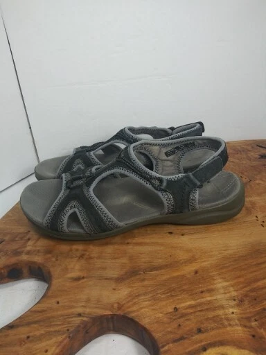 Clarks in motion sandals clearance