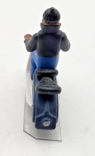 O Scale Train Figure Man Ridding Vespa Scooter - Picture 4 of 5