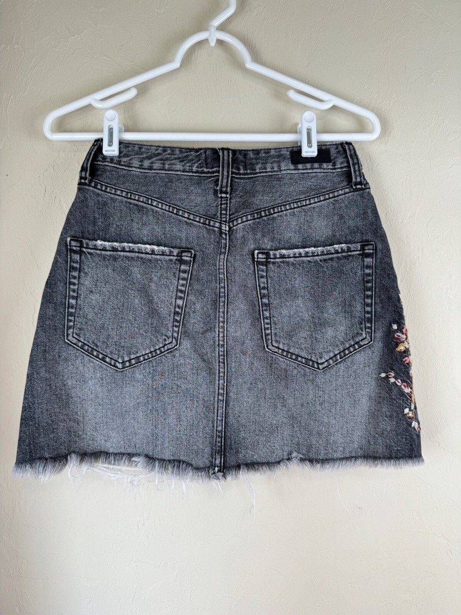 Abercrombie & Fitch Denim Cut Off Mini Skirt Embroidered Abercrombie & Fitch Denim Cut Off Mini Skirt Embroidered