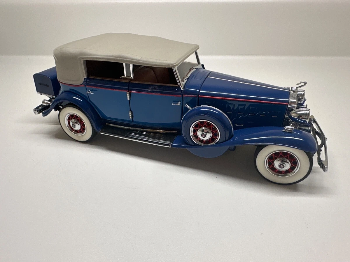 Vintage 1932 Cadillac V-16 Sport, 1/24 scale Blue Diecast by