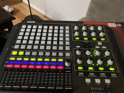 Akai Production APC40 MK1 ABLETON PERFORMANCE CONTROLLER