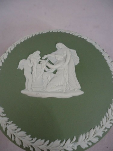 Wedgwood runde Schmuckschatulle Jasperware grün Amor als Orakel Vintage britisch - Bild 2 von 5