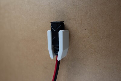 NOCO Genius Ladegerät Steckerhalterung Schnellspanner Halter Halterung für Wand weiß