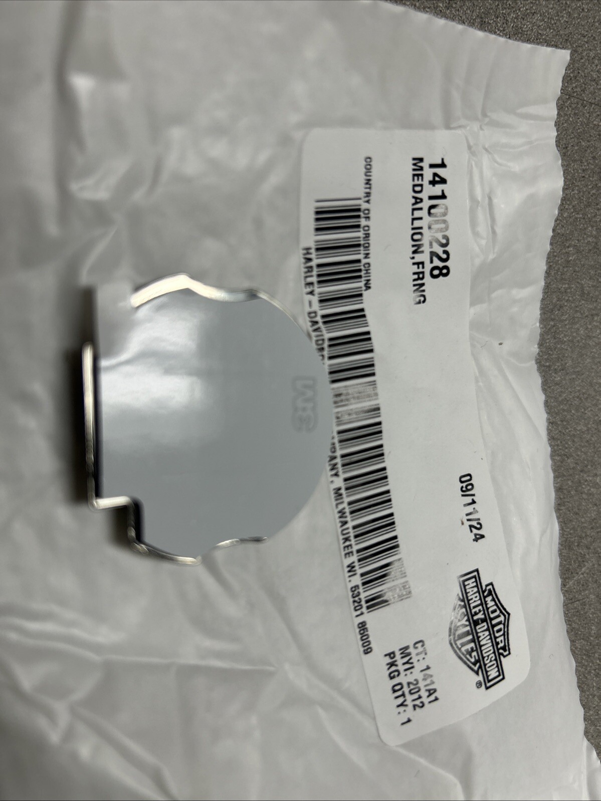 HARLEY-DAVIDSON   OEM Willie G Skull Medallion Emblem CVO Road Glide