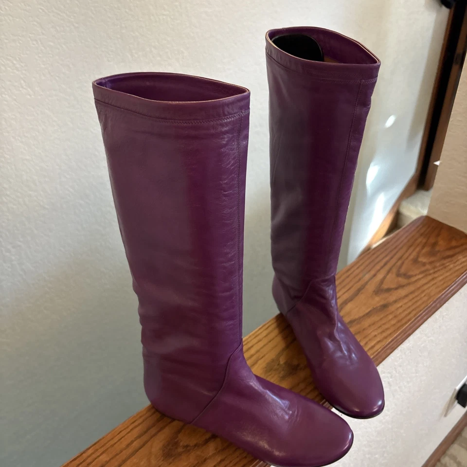 Botas italianas de cuero para mujer hasta la rodilla de Vero Cuoio; púrpura EU 38, EE. UU. 7,5 de colección Foto 2 de 4