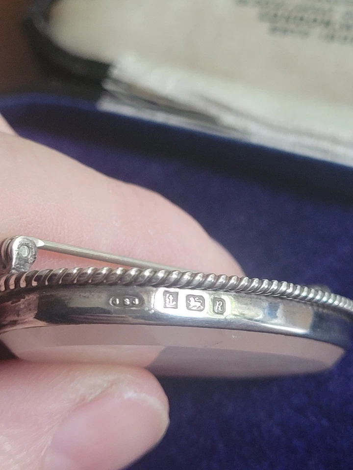 Broche ovalado de plata de ley y cuarzo rosa totalmente marcado Foto 3 de 4