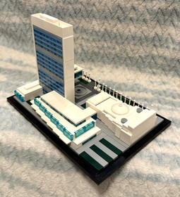 LEGO 21018 Architecture: United Nations Building -Opened, perfect, 100% complete