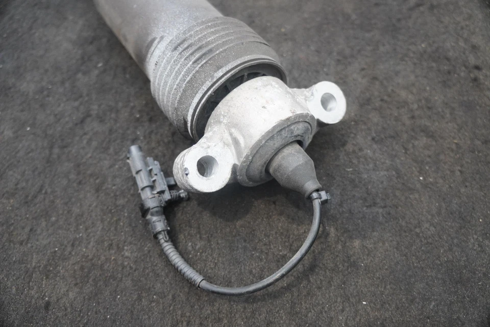 Amortiguador delantero muelle puntal 84235048 Chevrolet Corvette C7 2014-19 Foto 3 de 4