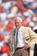 Hall of Fame coach Bill Walsh speaks to the crowd during halftime - Old Photo 12