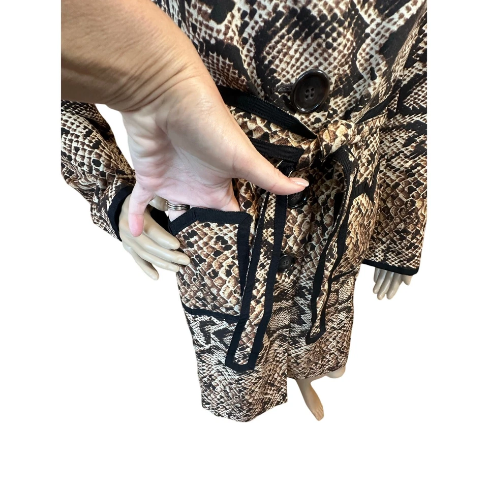 Jaqueta sirene escritório esposa máfia trench coat estampa animal Nanette Lepore tamanho 6 - Imagem 4 de 4