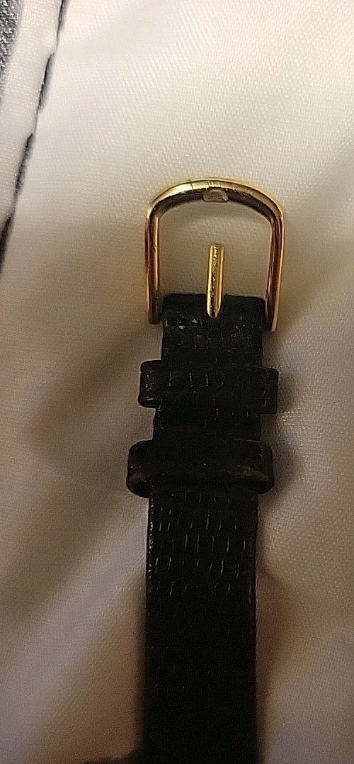 Citizen Quartz watch with a rectangular gold-tone… - image 7