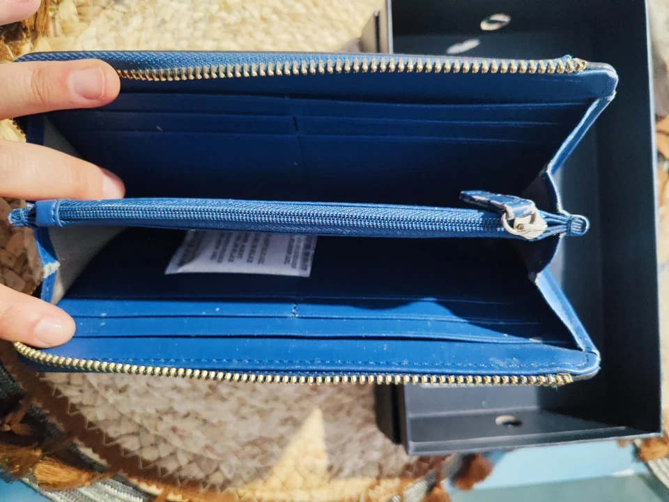 PORTAFOGLIO DONNA GUESS Ottime Condizioni. Legg. Scolorito Intern. Con Scatola. - Immagine 3 di 4