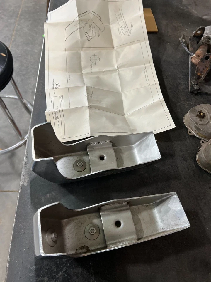 Protector de parachoques delantero FoMoCo 1966 1965 nuevo de lote Foto 3 de 4