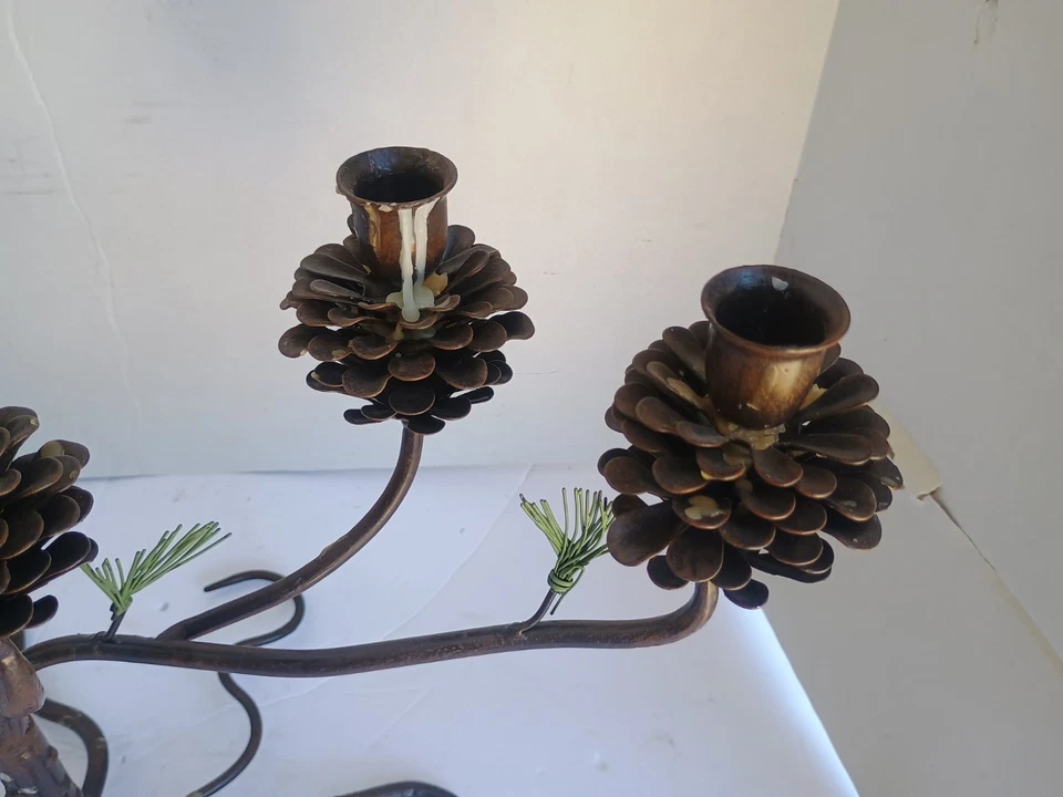 Candelabro de 6 velas cónicas de piña de hierro decoración de vacaciones de otoño soporte acabado bronce Foto 4 de 4