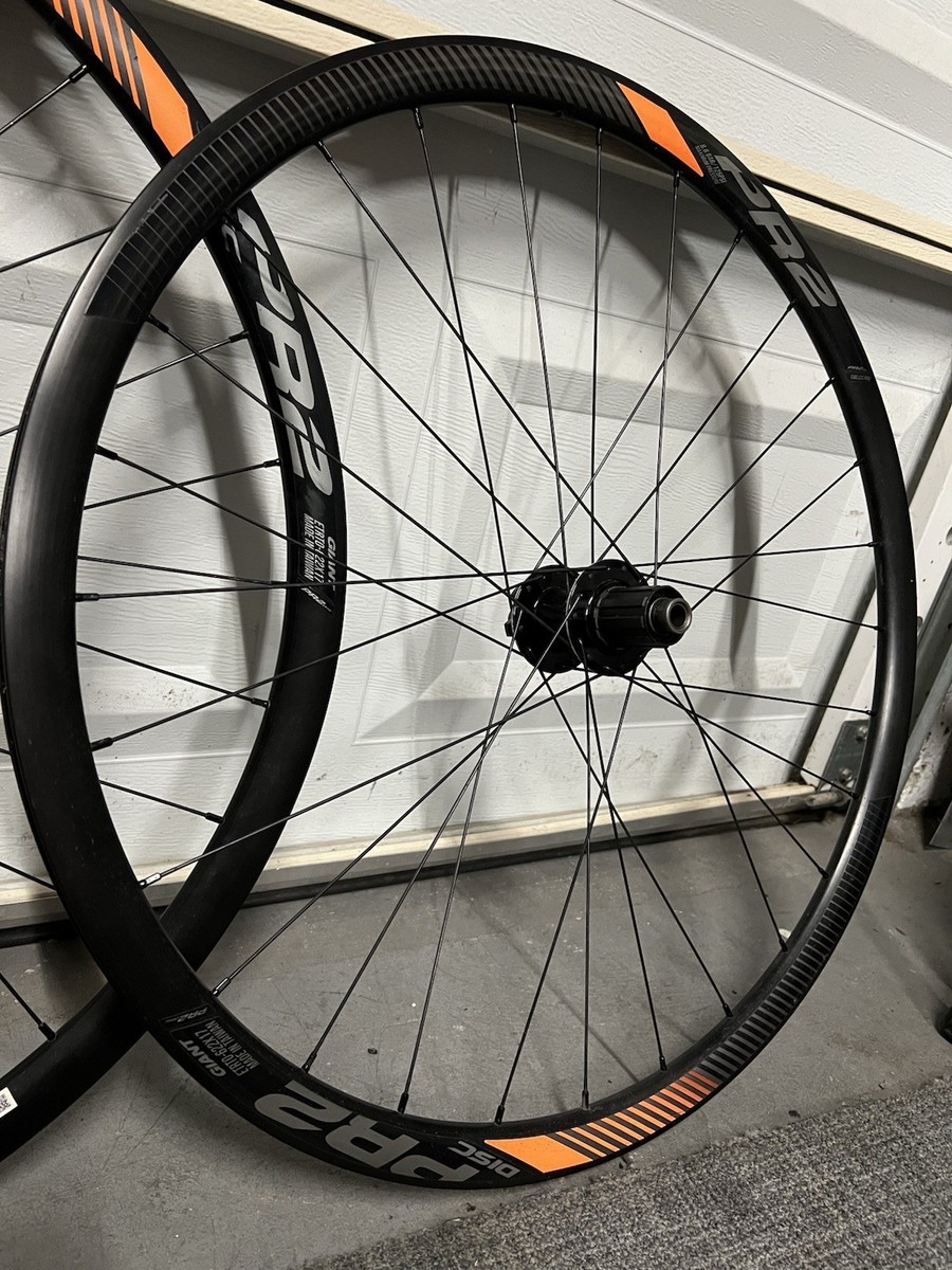 Giant PR2 Road Bike Wheel Set 700 C Tubeless Ready. Shimano Hub