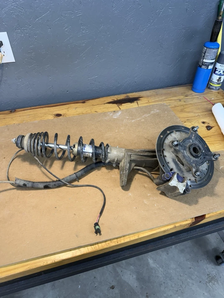 Polaris Sportsman 700 2003 conjunto de puntal/buje delantero derecho Foto 2 de 4