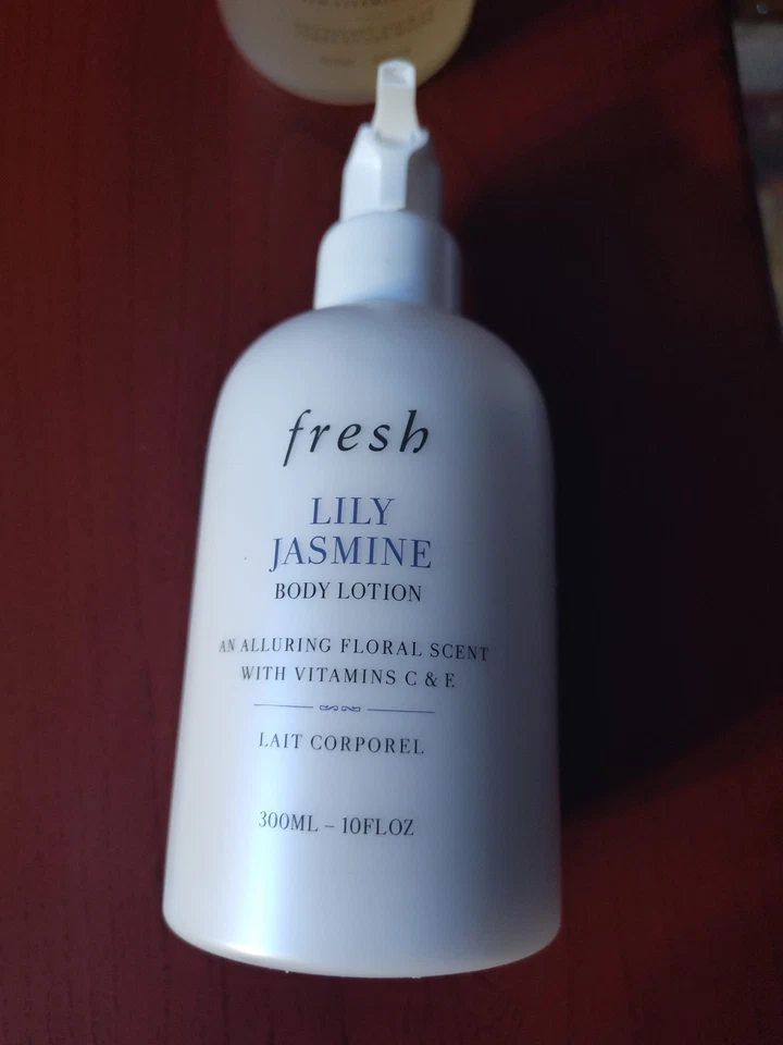 Jabón corporal y loción corporal Fresh Lily Jasmine 10 oz Foto 3 de 4