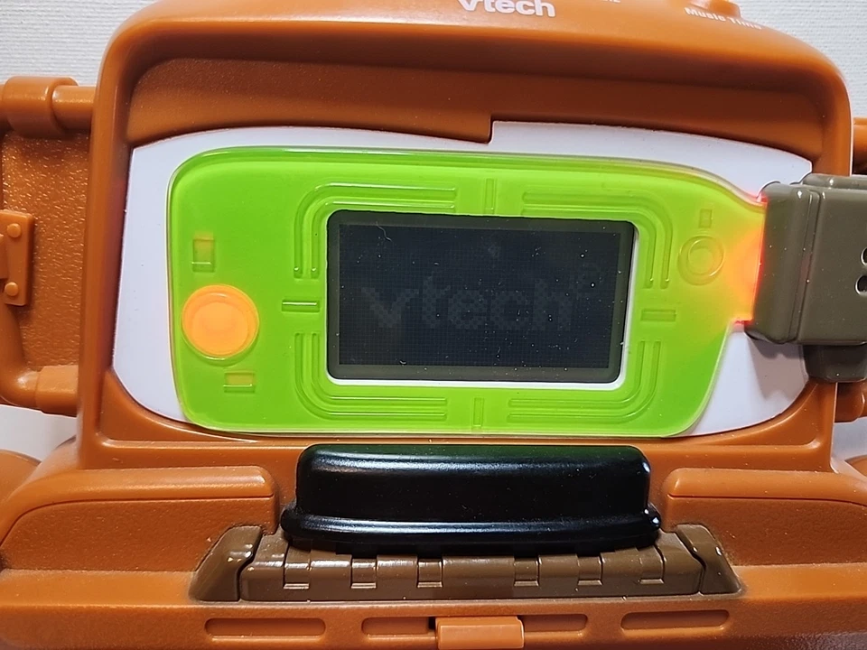 Portátil VTech Disney's Cars 2 Tow Mater's Spy Mission funciona Foto 3 de 4
