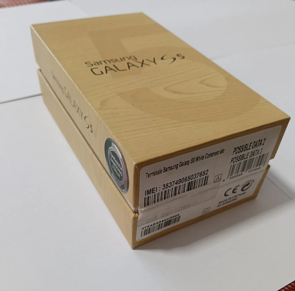 Smartphone Samsung Galaxy S5 SM-G900F 16GB LTE 4G  - Immagine 2 di 4