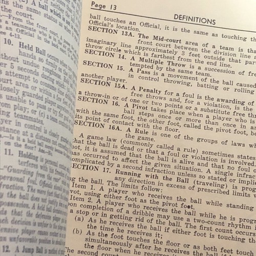1959-60 RULE BOOK Official NATIONAL BASKETBALL COMMITTEE Vintage Sports Guide - Imagen 21 de 22