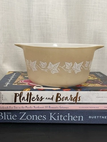 Pyrex VTG Sandalwood 1qt Casserole 472 No Lid