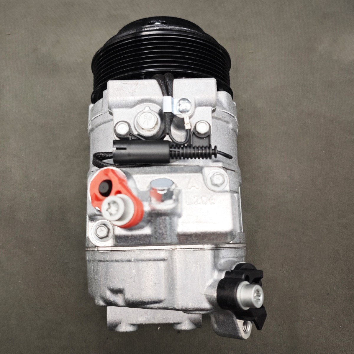 AC Compressor FOR BENTLEY ARNAGE TWIN TURBO V8 6.75L For ROLLS ROYCE PA100308PC