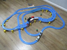 tomy trackmaster thomas the tank engine train set and trains 2 levels