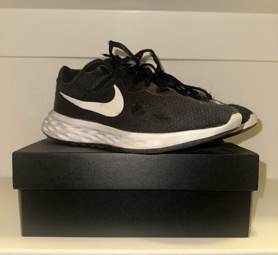Nike Mens Revolution 6 Black White 4E Extra Wide Running  display picture 1