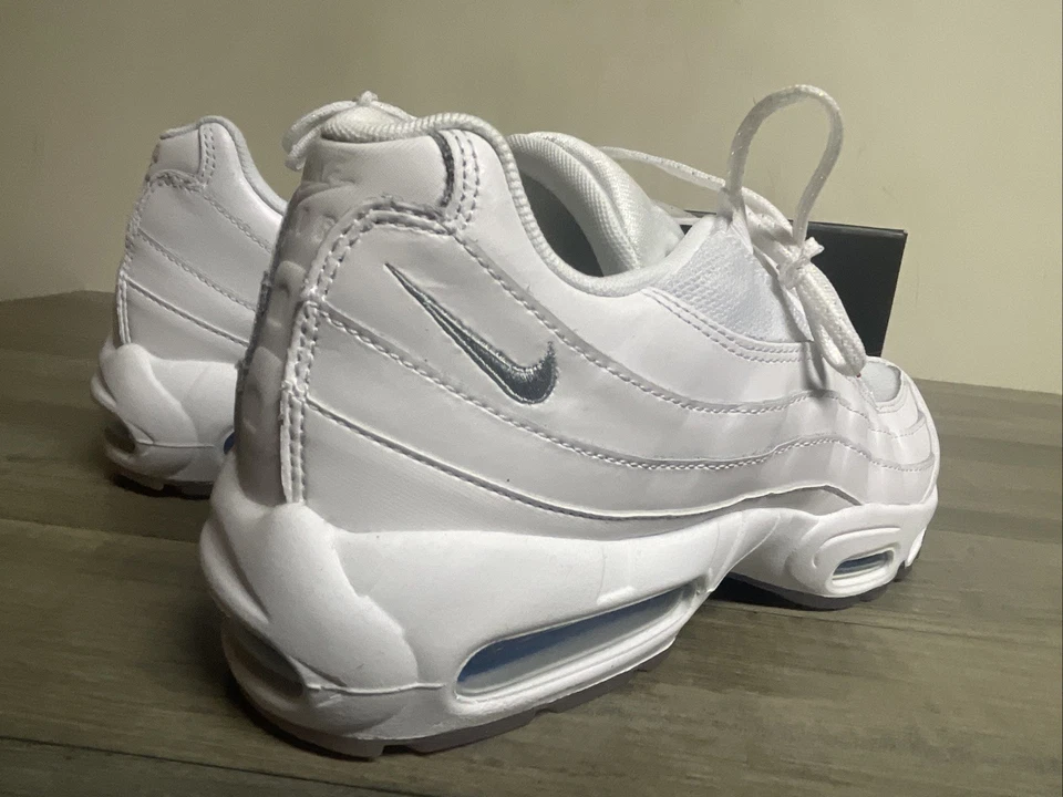 Nike Air Max 95 USA Glacier Blue White Red Sneakers AQ7981-100 Men's Size 9 NEW - Image 3 of 4