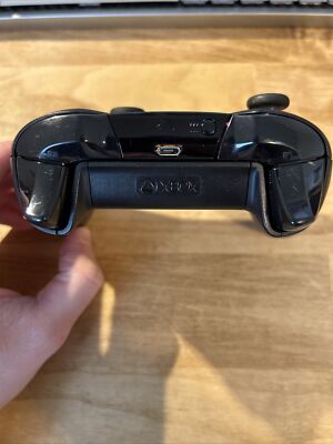 Controller Wireless Microsoft Xbox One Nero - Modello 1537 (OEM/Originale) Con Impugnatura