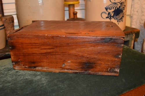 ANTIQUE PRIMITIVE AAFA WOODEN SLIDING LID CANDLE BOX HAND MADE 1800's RICH COLOR - Picture 4 of 11