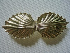 Unsigned Vintage Bright Gold Tone Textured Ribbed Leaf Belt Buckle 2-Piece EVC