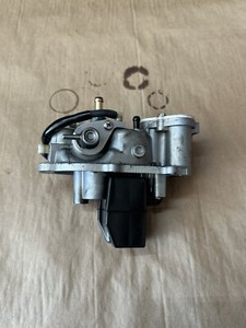 OEM YAMAHA FLOAT CHAMBER COVER PN# 6CB-14182-02-00 (B-148)