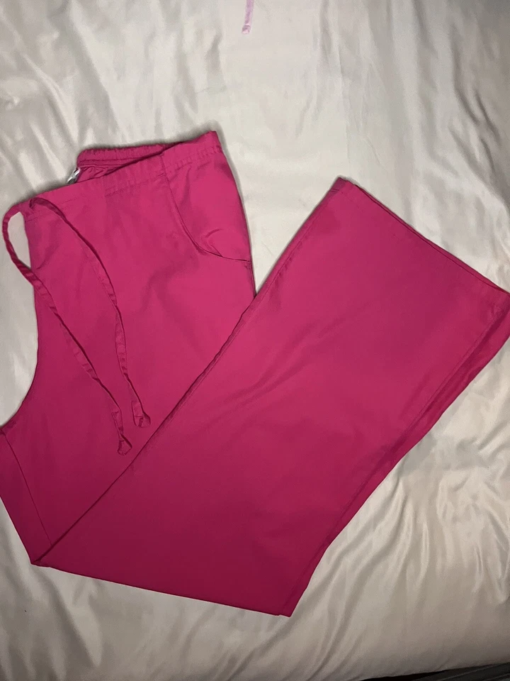 Juegos Exfoliantes Mujer Grande, Lg. Pantalón Dickies & Lg. Top Cherokee, diseño rosa, negro Foto 4 de 4