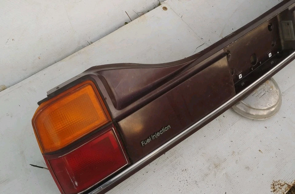 Oldsmobile Delta 88 1986-1990 luz trasera cabezal acabado panel cenefa OEM Foto 4 de 4